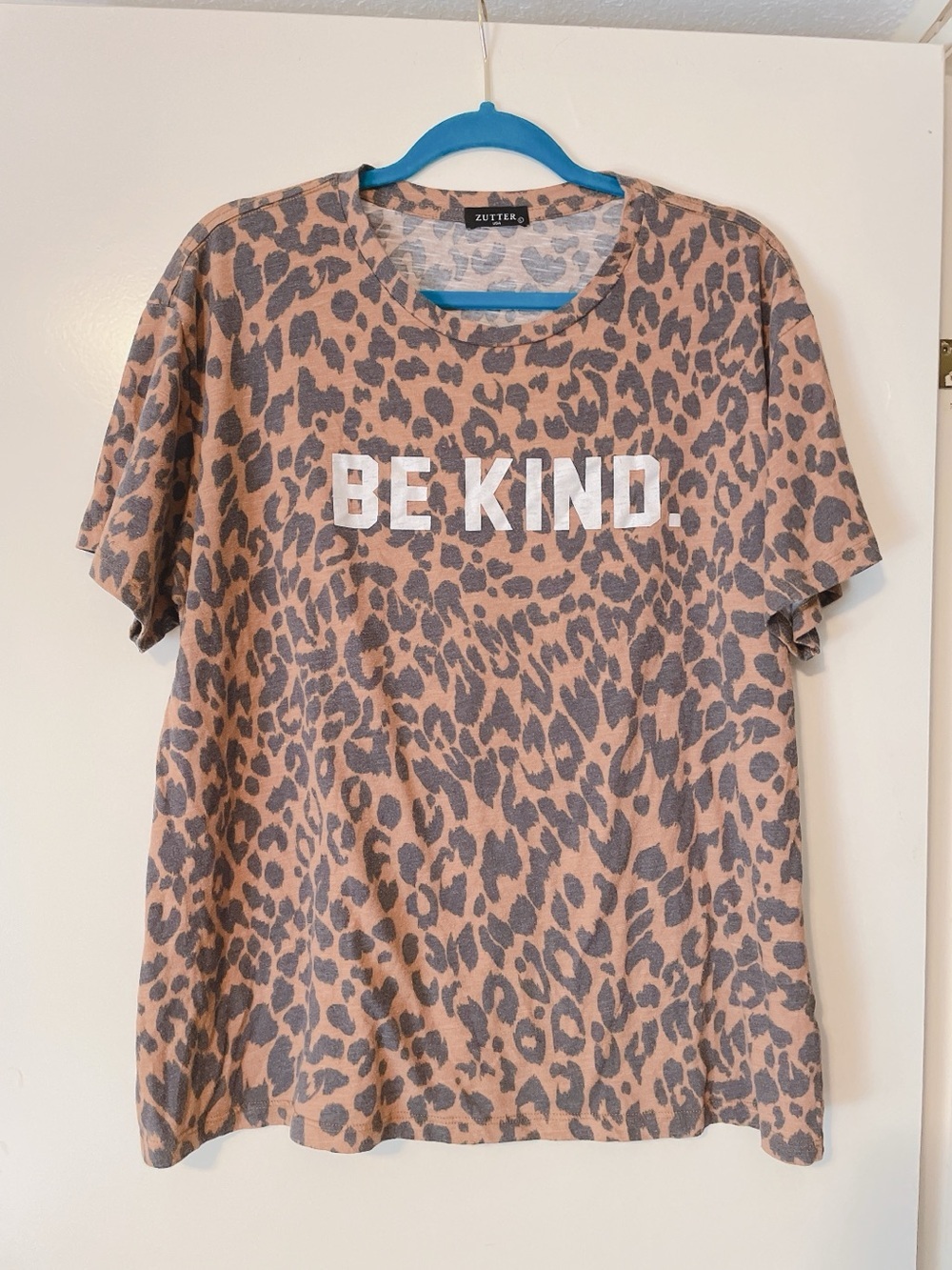Zutter Be Kind Leopard Print Graphic T Shirt Size L